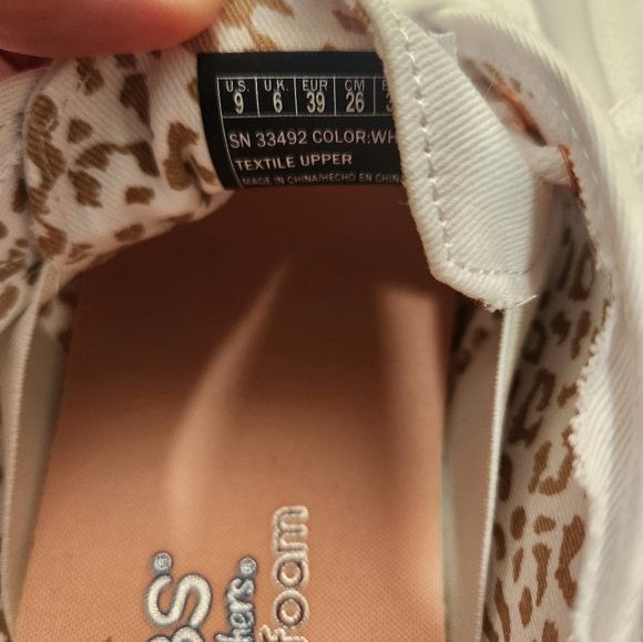 Sketchers Bob's for Dogs Be Cute - Picture 4 of 5